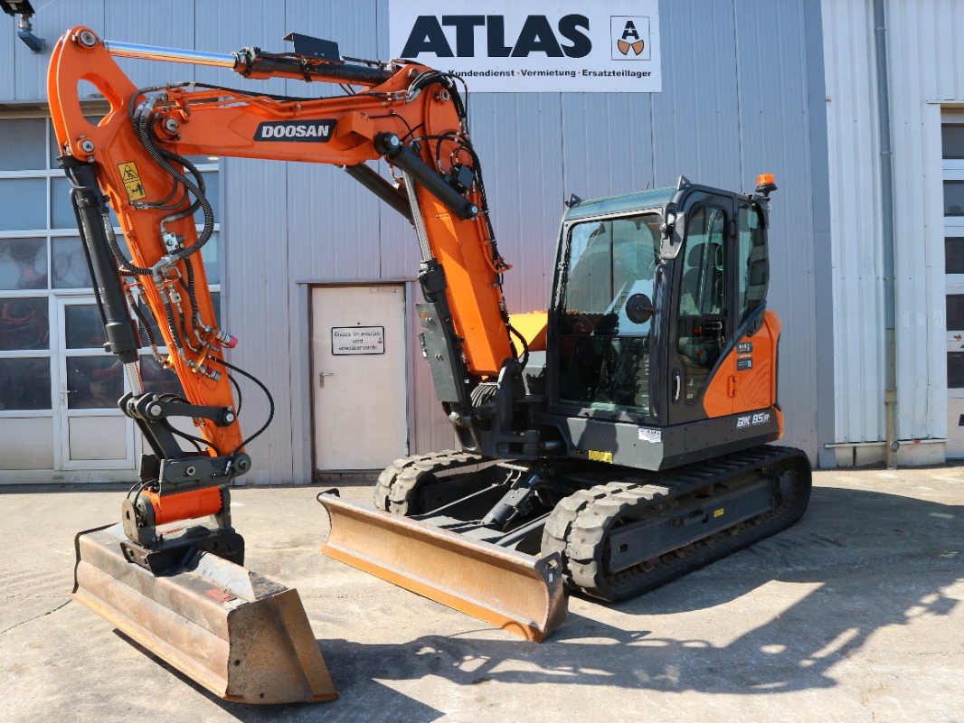 Doosan DX85R-7 - 小型挖掘机:图1 Doosan DX85R-7 - 小型挖掘机:图1