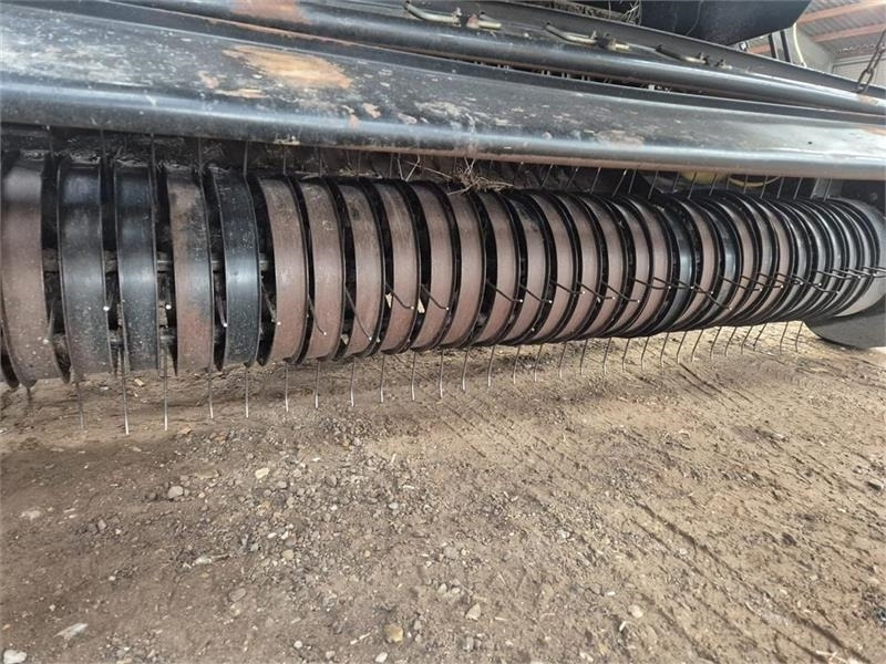 New Holland BR7070 med rotorsnitter Snitter - 圆形打包机:图4 New Holland BR7070 med rotorsnitter Snitter - 圆形打包机:图4