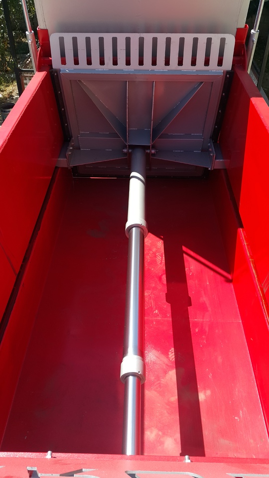 TARGET 5 TON HYDRAULIC PUSH MANURE SPREADER - 撒肥机:图3 TARGET 5 TON HYDRAULIC PUSH MANURE SPREADER - 撒肥机:图3