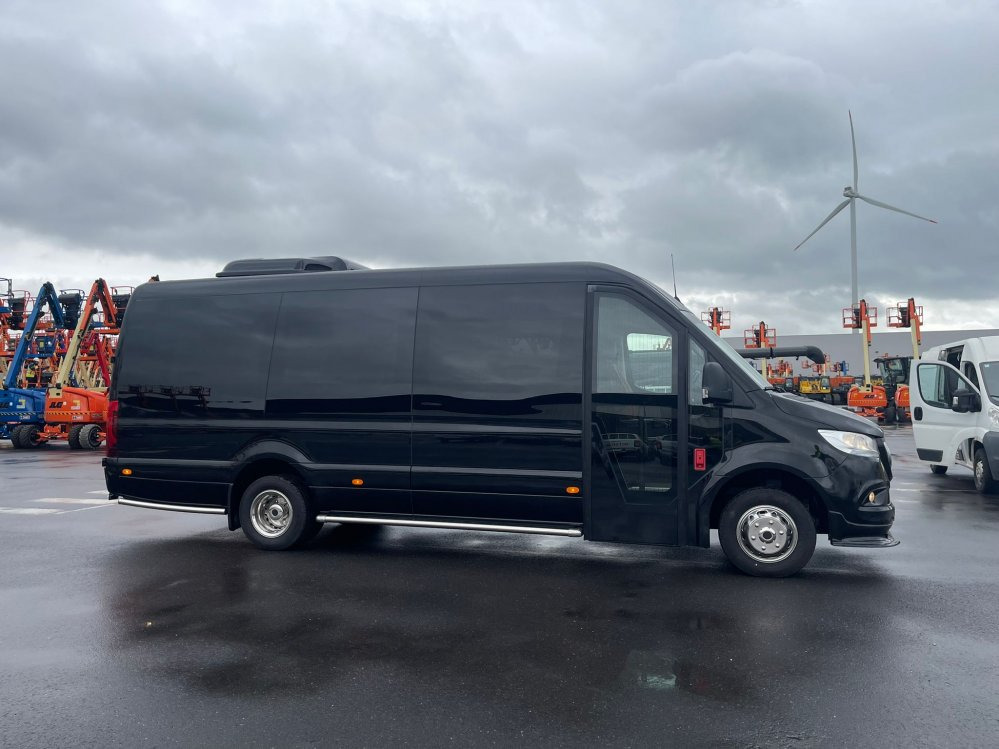 Mercedes Sprinter 519 CDI 2.2L Diesel Automatic VIP - 小型巴士, 小型客车:图1 Mercedes Sprinter 519 CDI 2.2L Diesel Automatic VIP - 小型巴士, 小型客车:图1