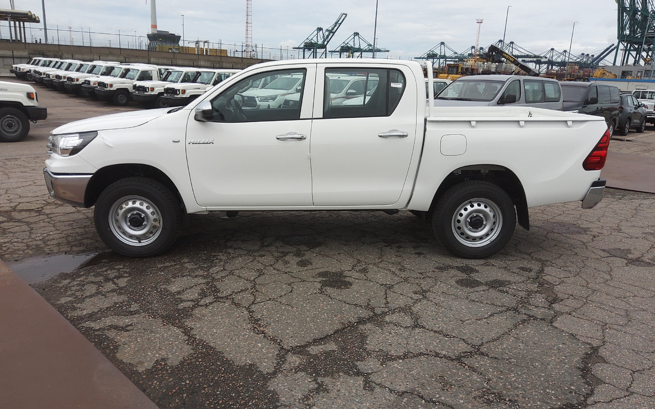 Toyota Hilux / Revo Pick-up double cabin pack security 2.4L Turbo Diesel Manual - 皮卡车:图3 Toyota Hilux / Revo Pick-up double cabin pack security 2.4L Turbo Diesel Manual - 皮卡车:图3