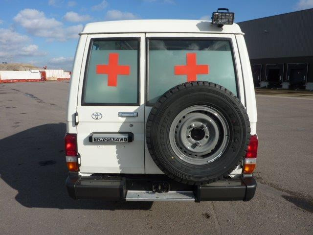 Toyota Land Cruiser 78 Metal top hzj 78 ambulance 4.2L Diesel Manual - 汽车:图3 Toyota Land Cruiser 78 Metal top hzj 78 ambulance 4.2L Diesel Manual - 汽车:图3