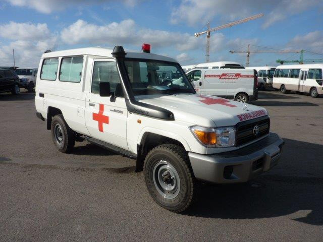 Toyota Land Cruiser 78 Metal top hzj 78 ambulance 4.2L Diesel Manual - 汽车:图2 Toyota Land Cruiser 78 Metal top hzj 78 ambulance 4.2L Diesel Manual - 汽车:图2