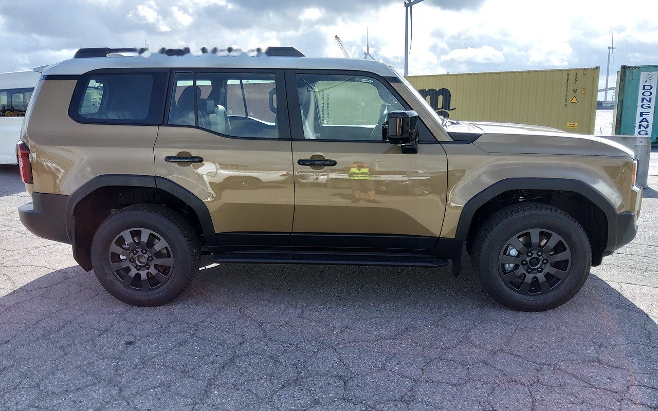 Toyota Land Cruiser Prado 250 VX ae68 first edition 2.4L Petrol Turbo Automatic NEW MODEL - 汽车:图4 Toyota Land Cruiser Prado 250 VX ae68 first edition 2.4L Petrol Turbo Automatic NEW MODEL - 汽车:图4