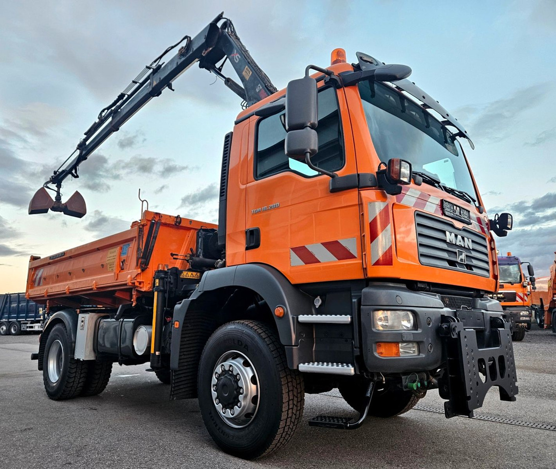 MAN TGM 18.280 4x4 HIAB 111-3 Funk Kran Winterdienst - 翻斗车, 起重车:图3 MAN TGM 18.280 4x4 HIAB 111-3 Funk Kran Winterdienst - 翻斗车, 起重车:图3