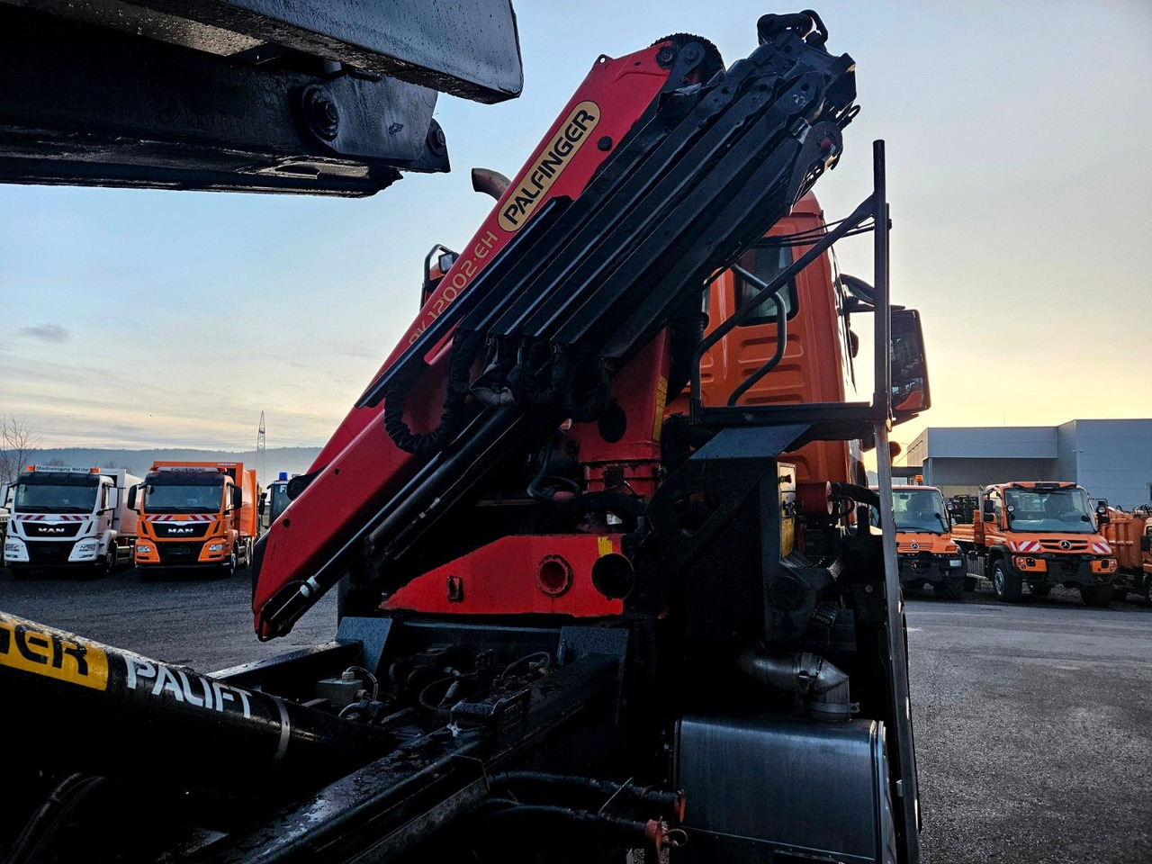 吊钩升降车, 起重车 MAN TGS 28.400 6x4-4 BL Palfinger PK12002 Kran Euro5：图22