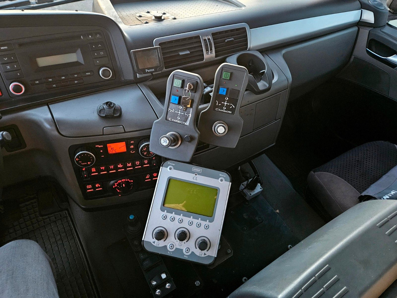 吊钩升降车, 起重车 MAN TGS 28.400 6x4-4 BL Palfinger PK12002 Kran Euro5：图12