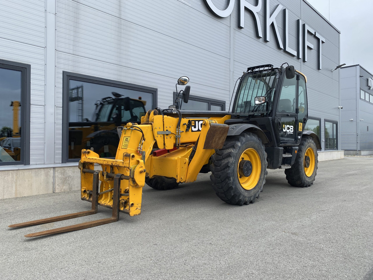 JCB 540-140 - 伸缩臂叉装车:图1 JCB 540-140 - 伸缩臂叉装车:图1