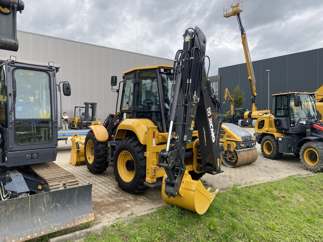 XCMG XC8-S3580 - 反铲装载机:图3 XCMG XC8-S3580 - 反铲装载机:图3