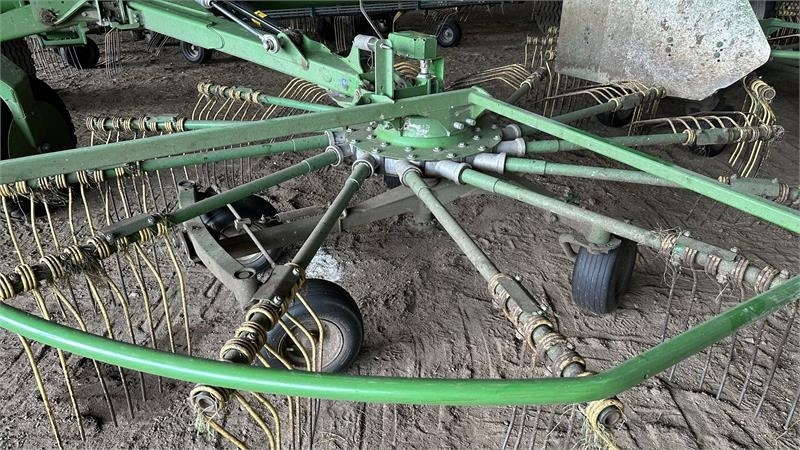 Krone Swadro 2000 TC - 翻草机/ 搂草机:图2 Krone Swadro 2000 TC - 翻草机/ 搂草机:图2