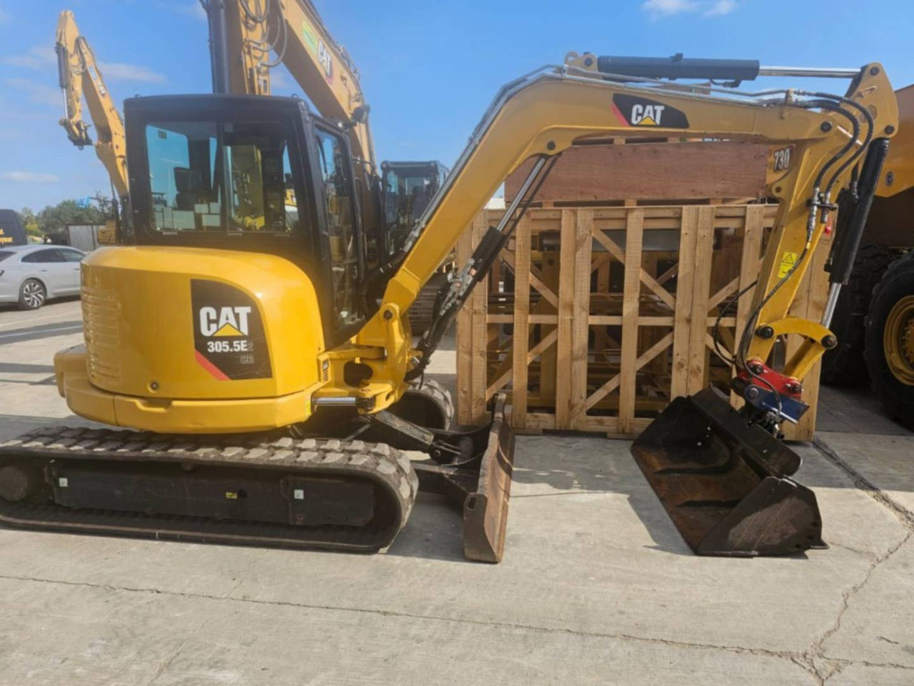 CAT 305.5E2CR - 履带式挖掘机:图1 CAT 305.5E2CR - 履带式挖掘机:图1