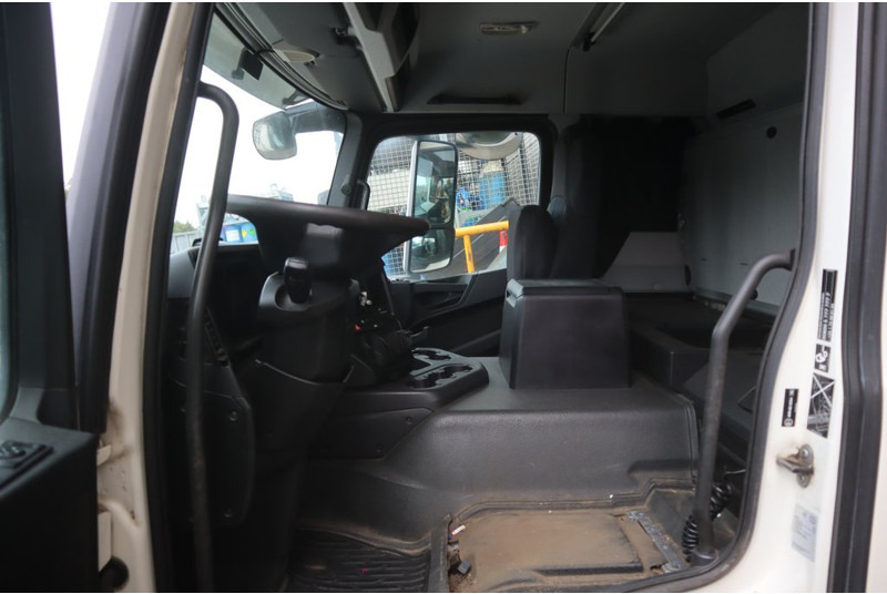 Mercedes-Benz L-STREAMSPACE 2.3MM 320 TUNNEL - 驾驶室和内部 适用于 卡车:图5 Mercedes-Benz L-STREAMSPACE 2.3MM 320 TUNNEL - 驾驶室和内部 适用于 卡车:图5