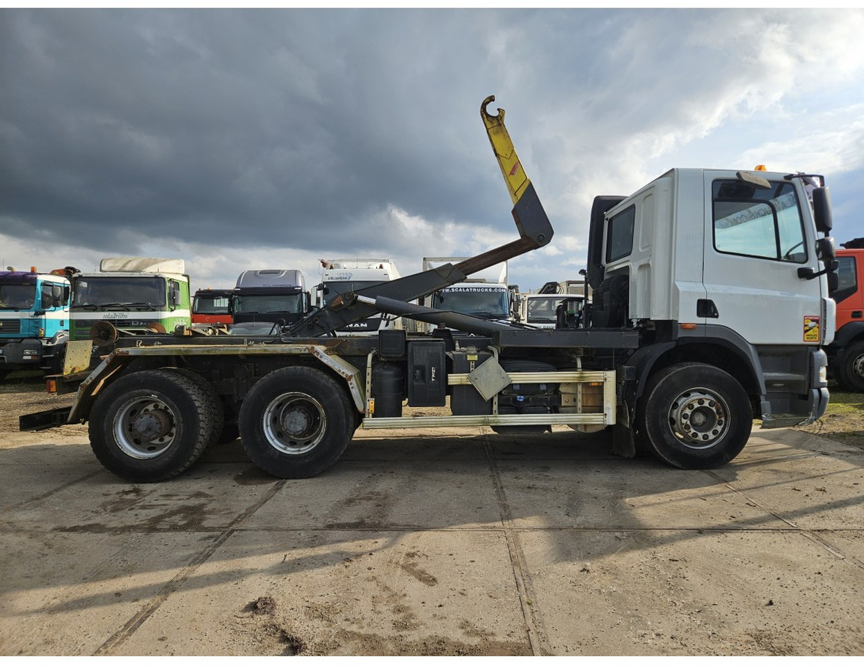 DAF CF85.460 6x4 hooklift full sping suspension Automatic gearbox 2011 - 吊钩升降车:图3 DAF CF85.460 6x4 hooklift full sping suspension Automatic gearbox 2011 - 吊钩升降车:图3