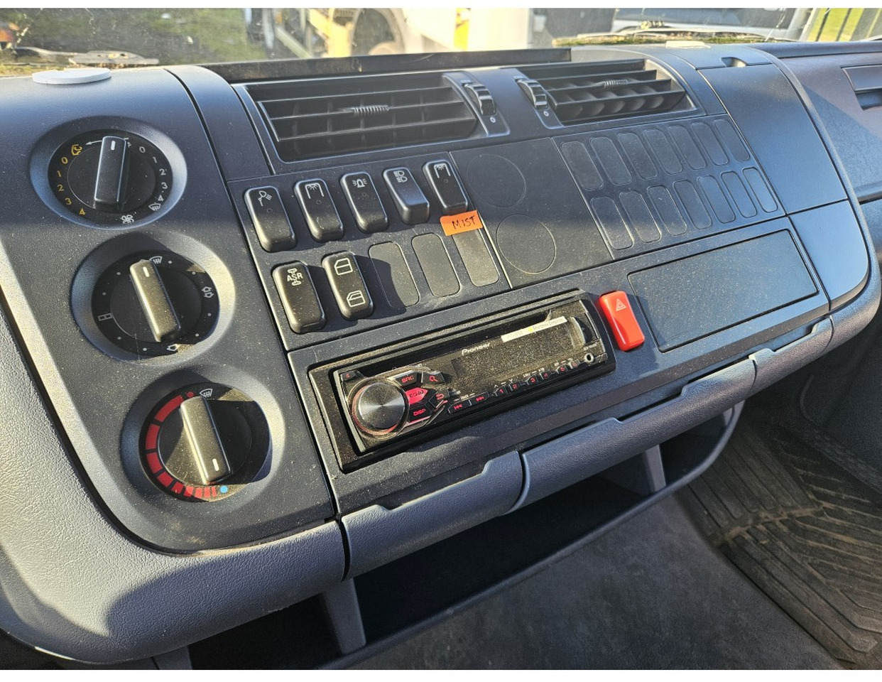 马匹运输车 Mercedes Atego 1217 L 4x2 Horse transport Dutch Truck：图12