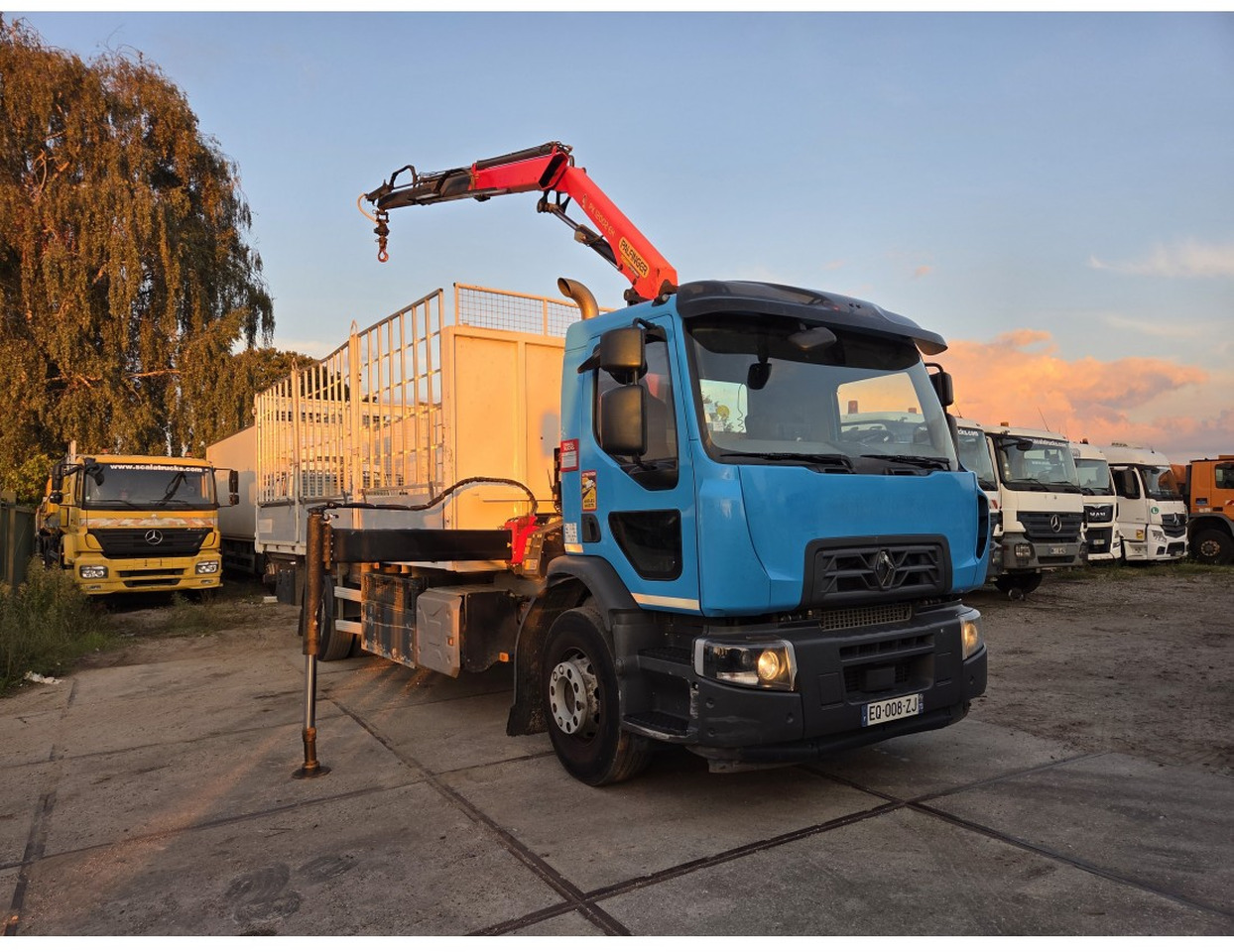 Renault C 280 4X2 Palfinger PK12002 EH Kran Crane Remote Control Automat flatbed truck - 栏板式/ 平板卡车, 起重车:图4 Renault C 280 4X2 Palfinger PK12002 EH Kran Crane Remote Control Automat flatbed truck - 栏板式/ 平板卡车, 起重车:图4