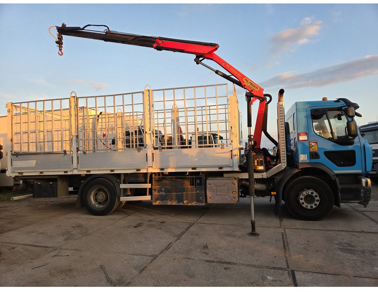 Renault C 280 4X2 Palfinger PK12002 EH Kran Crane Remote Control Automat flatbed truck - 栏板式/ 平板卡车, 起重车:图3 Renault C 280 4X2 Palfinger PK12002 EH Kran Crane Remote Control Automat flatbed truck - 栏板式/ 平板卡车, 起重车:图3
