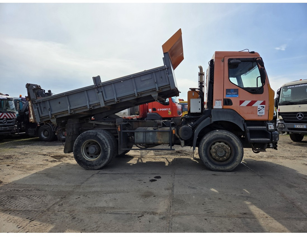 Renault Kerax 340 4x4 Tipper Manual Gearbox Mechanical pump Pompe Mecanique - 翻斗车:图5 Renault Kerax 340 4x4 Tipper Manual Gearbox Mechanical pump Pompe Mecanique - 翻斗车:图5