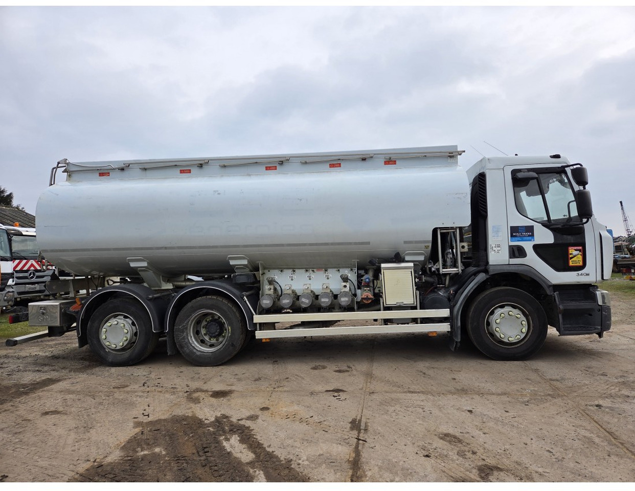 Renault Premium 340 6x2 Fuel Tank 18.540 L 3 compart Steering Axle Retarder Manual gearbox - 罐车:图3 Renault Premium 340 6x2 Fuel Tank 18.540 L 3 compart Steering Axle Retarder Manual gearbox - 罐车:图3