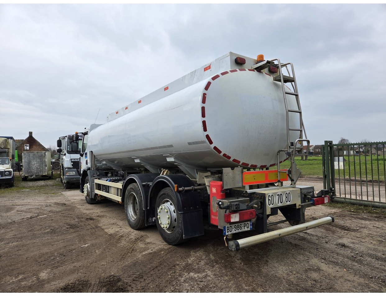 Renault Premium 340 6x2 Fuel Tank 18.540 L 3 compart Steering Axle Retarder Manual gearbox - 罐车:图4 Renault Premium 340 6x2 Fuel Tank 18.540 L 3 compart Steering Axle Retarder Manual gearbox - 罐车:图4