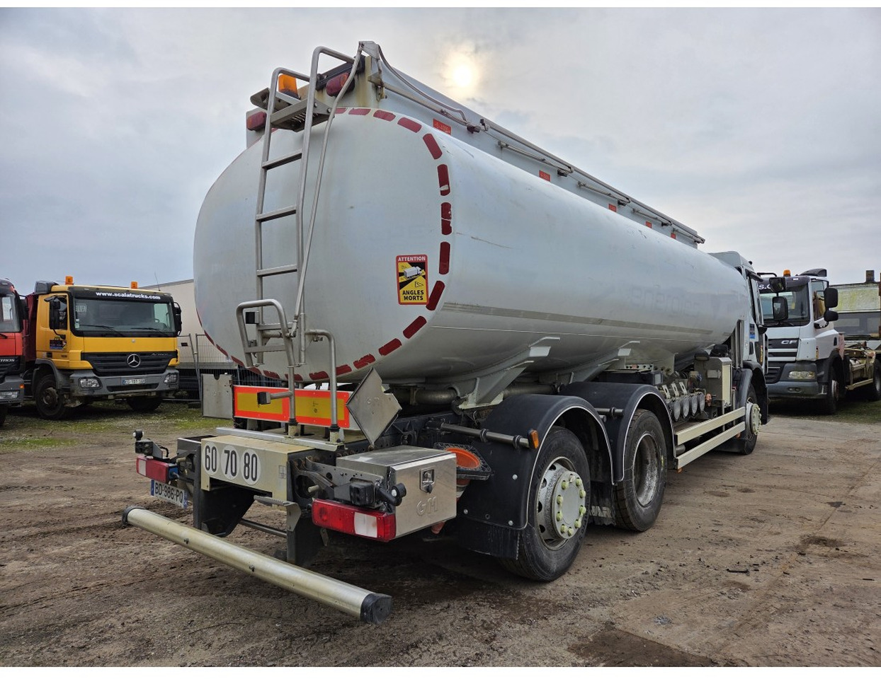 Renault Premium 340 6x2 Fuel Tank 18.540 L 3 compart Steering Axle Retarder Manual gearbox - 罐车:图2 Renault Premium 340 6x2 Fuel Tank 18.540 L 3 compart Steering Axle Retarder Manual gearbox - 罐车:图2