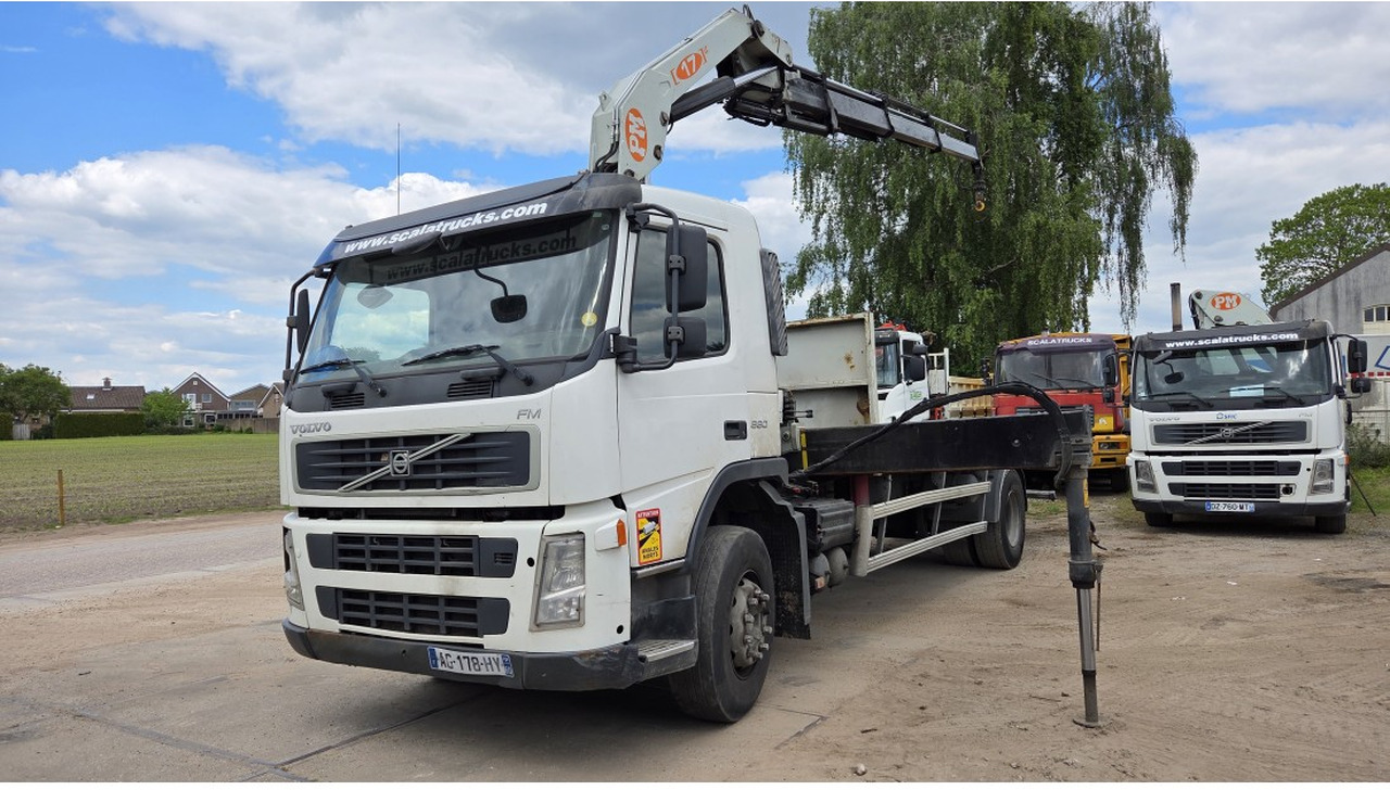 VOLVO FM 330 FLATBED 4X2 PM 17 LC 17 TON - 栏板式/ 平板卡车, 起重车:图1 VOLVO FM 330 FLATBED 4X2 PM 17 LC 17 TON - 栏板式/ 平板卡车, 起重车:图1