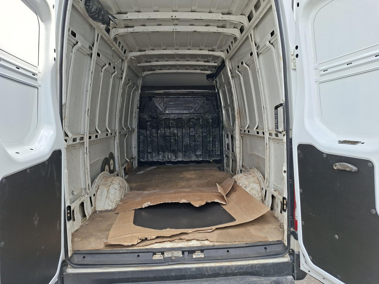 IVECO Daily 35S13V - 小型客车:图5 IVECO Daily 35S13V - 小型客车:图5