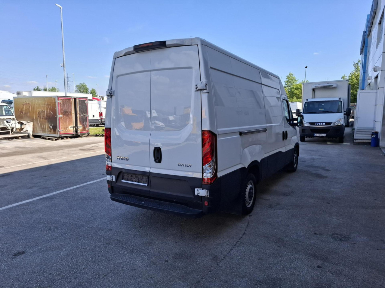 IVECO Daily 35S14V - 小型客车:图4 IVECO Daily 35S14V - 小型客车:图4