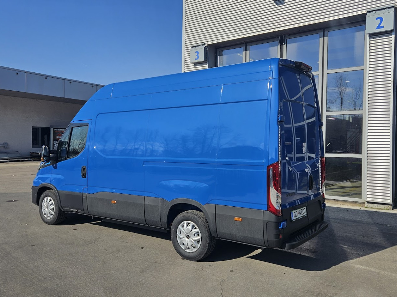 IVECO Daily ELEKTRIČNI 35 C 18H - 小型客车, 电动小型货车:图3 IVECO Daily ELEKTRIČNI 35 C 18H - 小型客车, 电动小型货车:图3