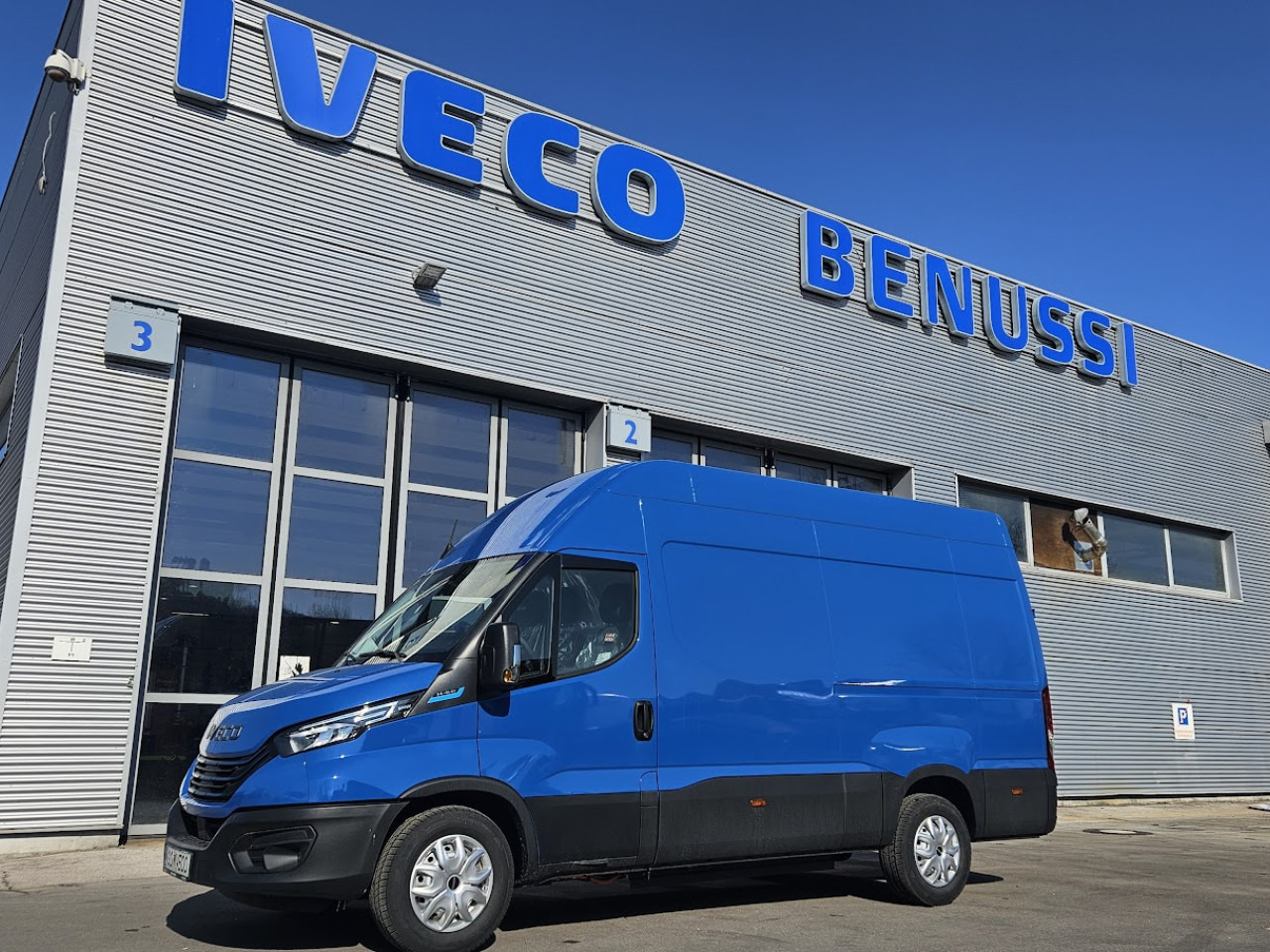 IVECO Daily ELEKTRIČNI 35 C 18H - 小型客车, 电动小型货车:图1 IVECO Daily ELEKTRIČNI 35 C 18H - 小型客车, 电动小型货车:图1