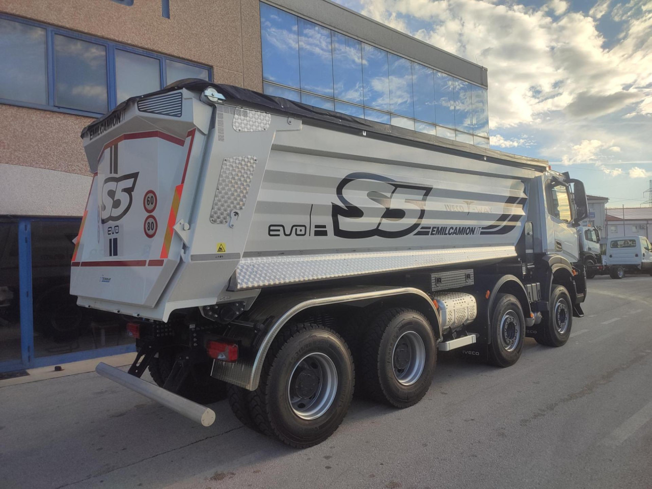 IVECO T-Way AD410T50 - 翻斗车:图4 IVECO T-Way AD410T50 - 翻斗车:图4