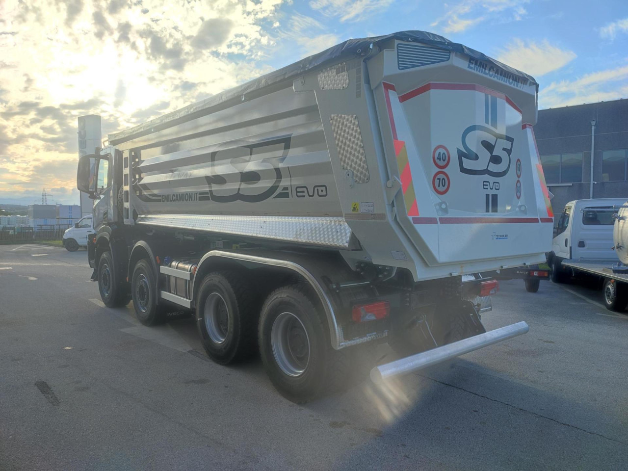 IVECO T-Way AD410T50 - 翻斗车:图3 IVECO T-Way AD410T50 - 翻斗车:图3