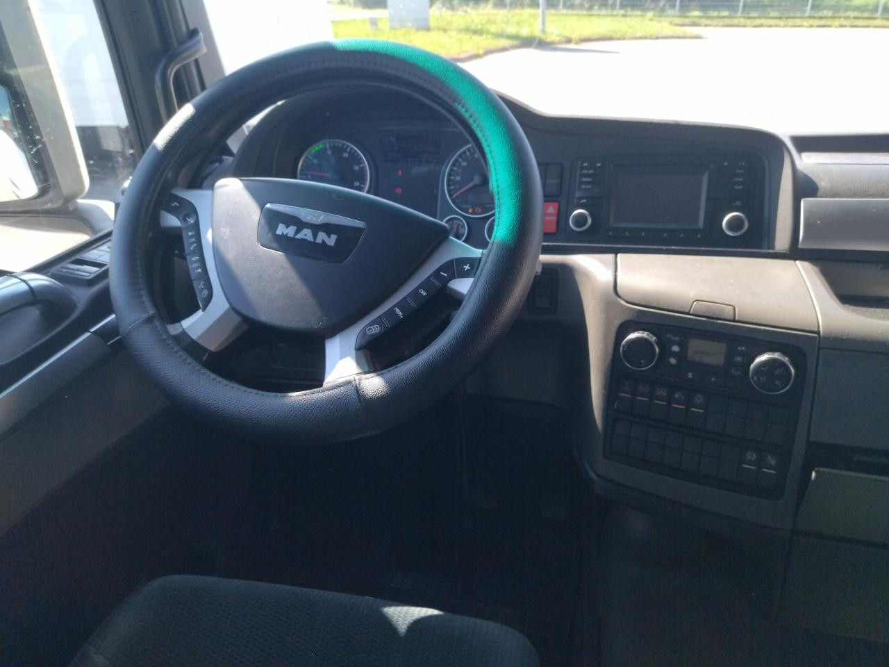 Interior photo 1: 牵引车 MAN TGX 18.480 BLS