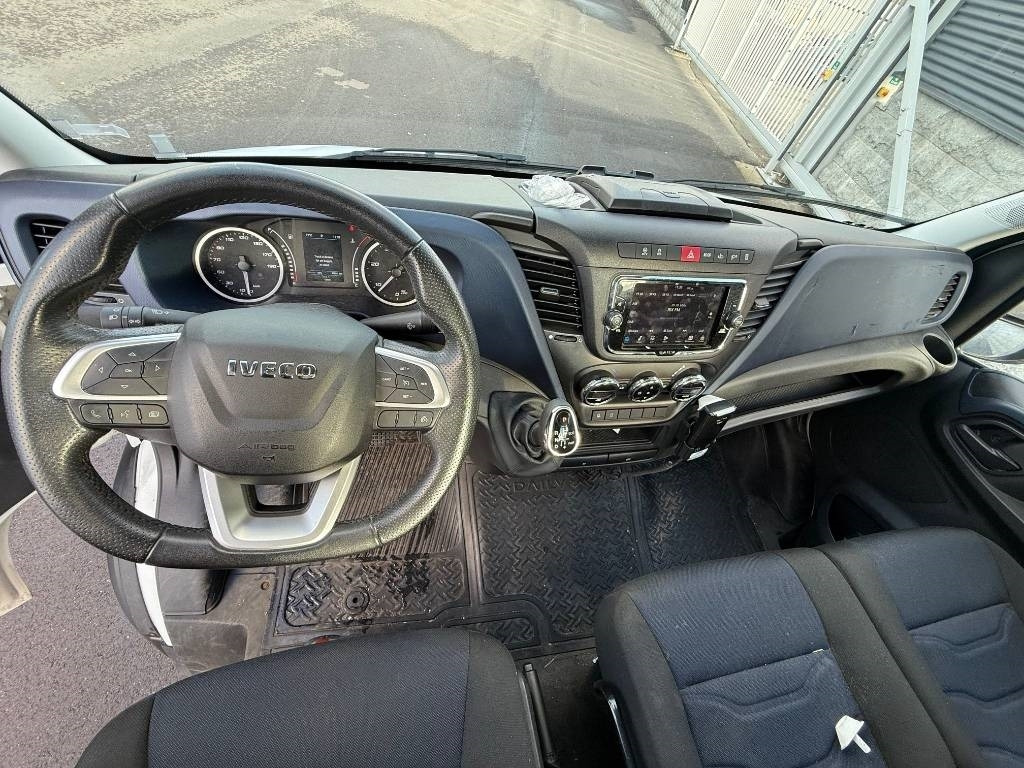 Iveco Daily 35 - NP Hi - Matic - 无侧窗厢式货车:图5 Iveco Daily 35 - NP Hi - Matic - 无侧窗厢式货车:图5