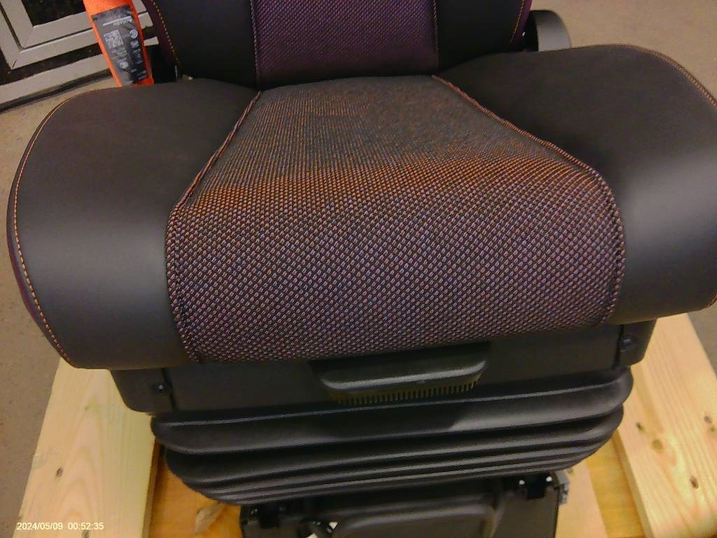 Volvo FM förarstol, 23766422 - 驾驶室 适用于 卡车:图4 Volvo FM förarstol, 23766422 - 驾驶室 适用于 卡车:图4