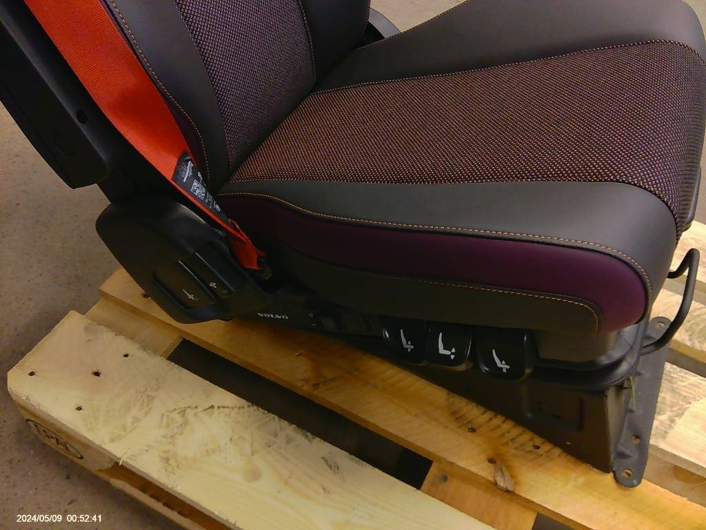 Volvo FM förarstol, 23766422 - 驾驶室 适用于 卡车:图5 Volvo FM förarstol, 23766422 - 驾驶室 适用于 卡车:图5