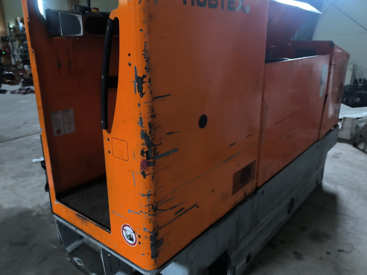 四向前移式叉车 HUBTEX MSU 30：图8