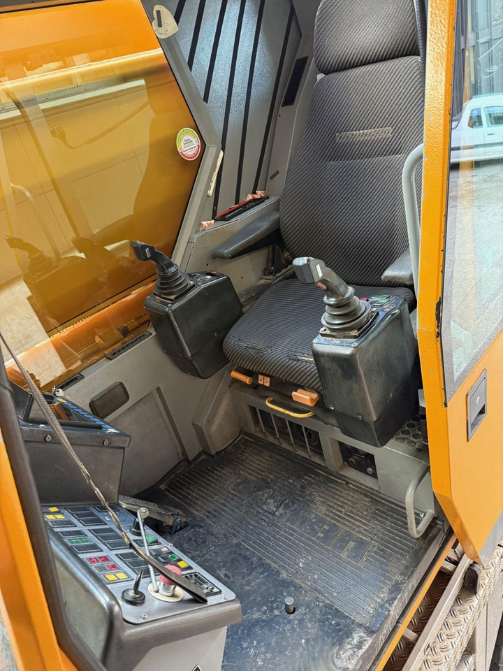 起重车 Liebherr LTM 1160/2 UTM655 10x6, FLYJIB, SWISS:图8 起重车 Liebherr LTM 1160/2 UTM655 10x6, FLYJIB, SWISS:图8