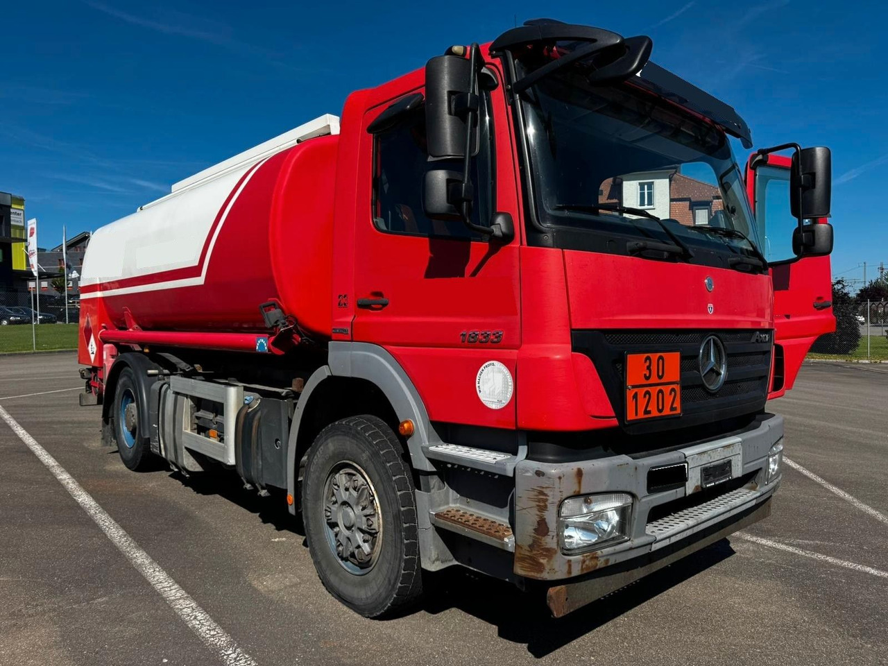 Mercedes-Benz Axor 1833, ADR, E4, 2 Kammern 1. 5000L 2. 7000L - 罐车:图1 Mercedes-Benz Axor 1833, ADR, E4, 2 Kammern 1. 5000L 2. 7000L - 罐车:图1