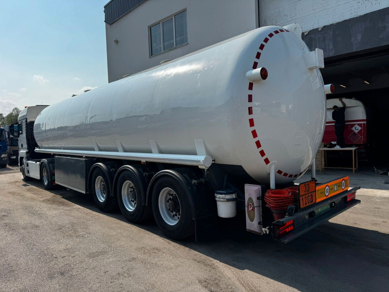 Schrader Treibstoff Diesel/Benzin, 4 Kammern, Sening - 液罐半拖车:图4 Schrader Treibstoff Diesel/Benzin, 4 Kammern, Sening - 液罐半拖车:图4