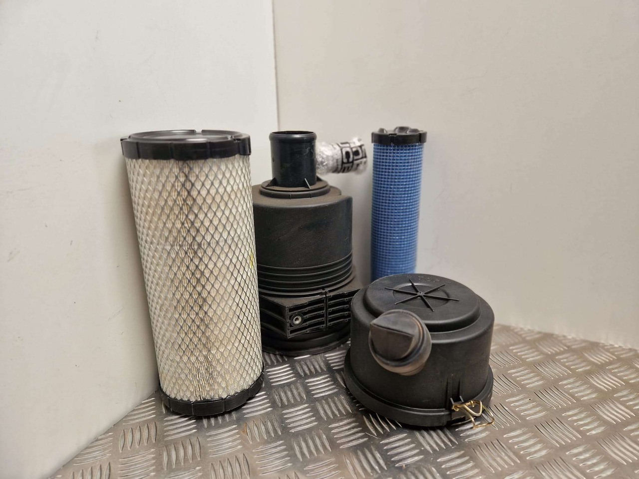 Donaldson air filter assembly JCB - 发动机及其零件 适用于 建筑机械:图1 Donaldson air filter assembly JCB - 发动机及其零件 适用于 建筑机械:图1