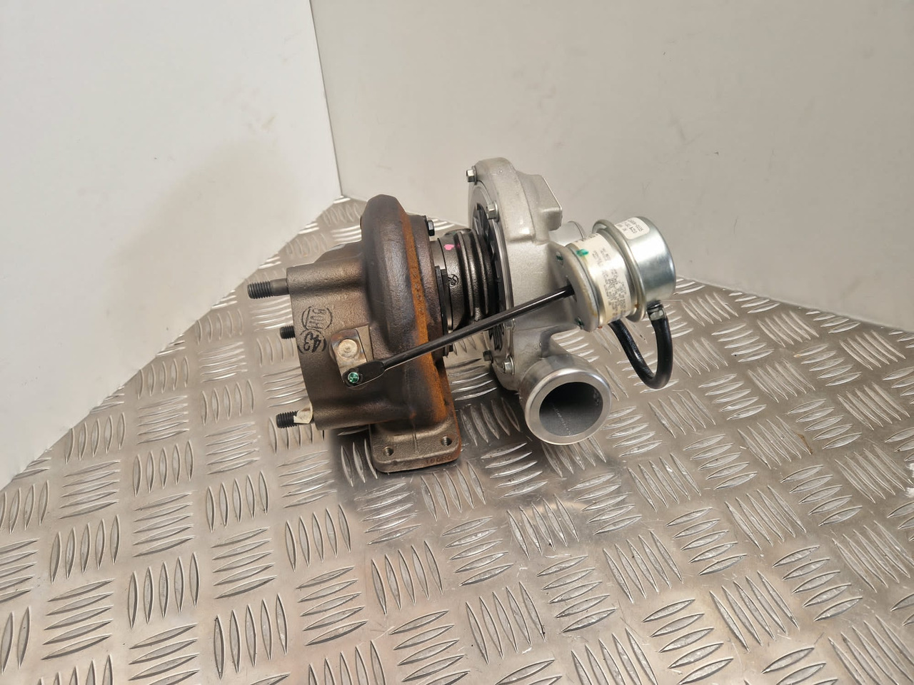 JCB turbocharger 320/06049 Garrett Turbo 762932-02 - 发动机及其零件 适用于 建筑机械:图3 JCB turbocharger 320/06049 Garrett Turbo 762932-02 - 发动机及其零件 适用于 建筑机械:图3