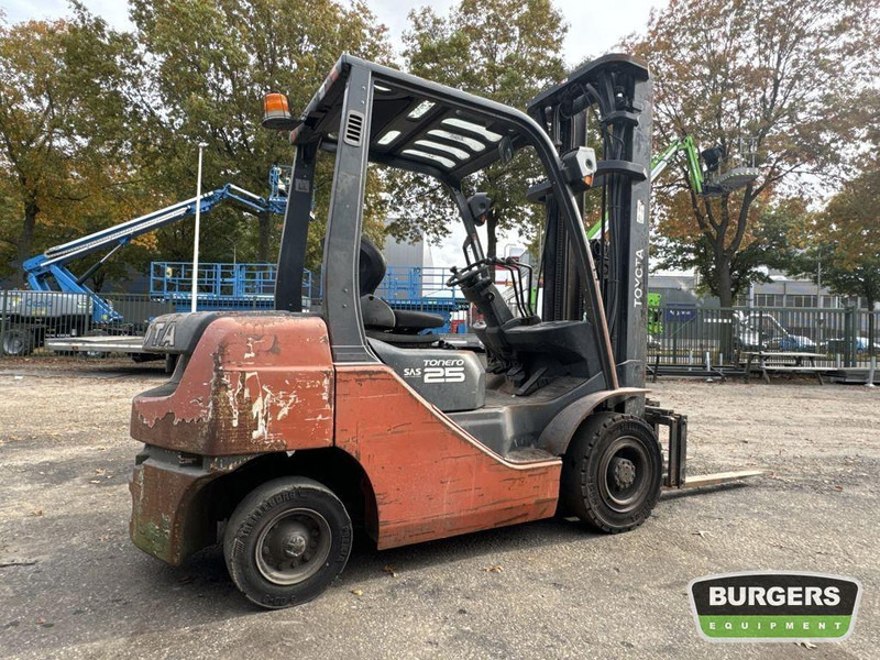 Toyota 8FDF25 - 柴油叉车:图4 Toyota 8FDF25 - 柴油叉车:图4