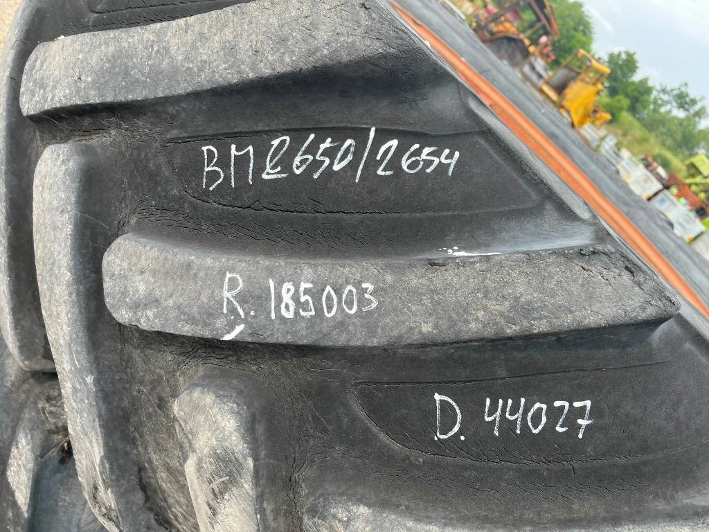 Alliance 580/70R38 till Volvo Bm 2654 , 810 - 轮胎 适用于 农业机械:图4 Alliance 580/70R38 till Volvo Bm 2654 , 810 - 轮胎 适用于 农业机械:图4