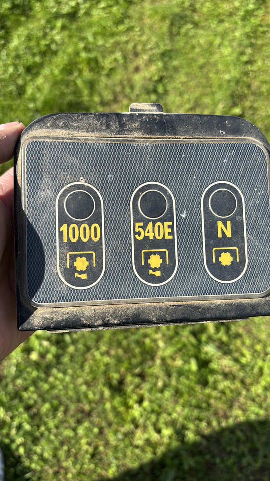 AGCO Massey Ferguson MF 8450 8460 8480 Konsola Panel Sterowania WOM 4277367M2 3907423M91 - 驾驶室和内部 适用于 农业机械:图1 AGCO Massey Ferguson MF 8450 8460 8480 Konsola Panel Sterowania WOM 4277367M2 3907423M91 - 驾驶室和内部 适用于 农业机械:图1