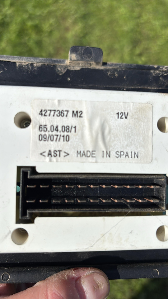 AGCO Massey Ferguson MF 8450 8460 8480 Konsola Panel Sterowania WOM 4277367M2 3907423M91 - 驾驶室和内部 适用于 农业机械:图2 AGCO Massey Ferguson MF 8450 8460 8480 Konsola Panel Sterowania WOM 4277367M2 3907423M91 - 驾驶室和内部 适用于 农业机械:图2