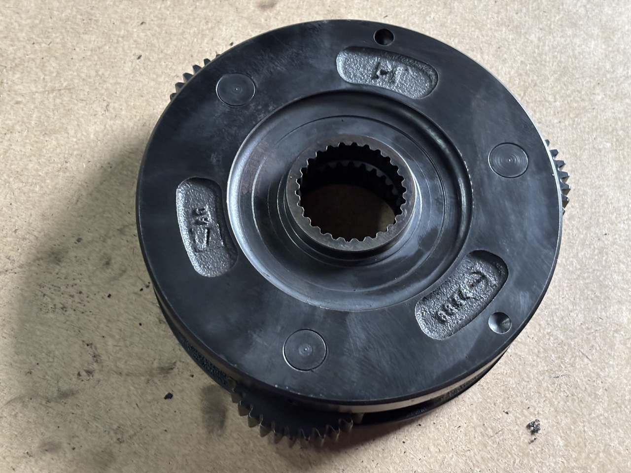 Claas AXION 830 Reduktor przekładni 60 0502 600 8 6005026008 - 差速器 适用于 拖拉机:图1 Claas AXION 830 Reduktor przekładni 60 0502 600 8 6005026008 - 差速器 适用于 拖拉机:图1