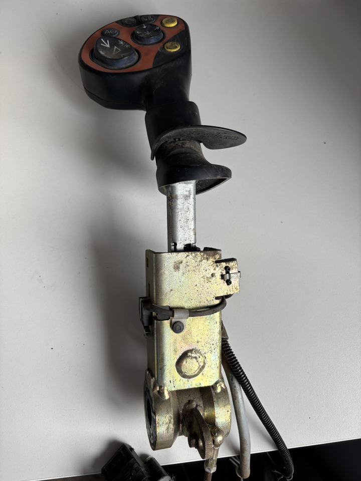 Claas Lexion 600 - joystick - 变速杆 适用于 农业机械:图1 Claas Lexion 600 - joystick - 变速杆 适用于 农业机械:图1