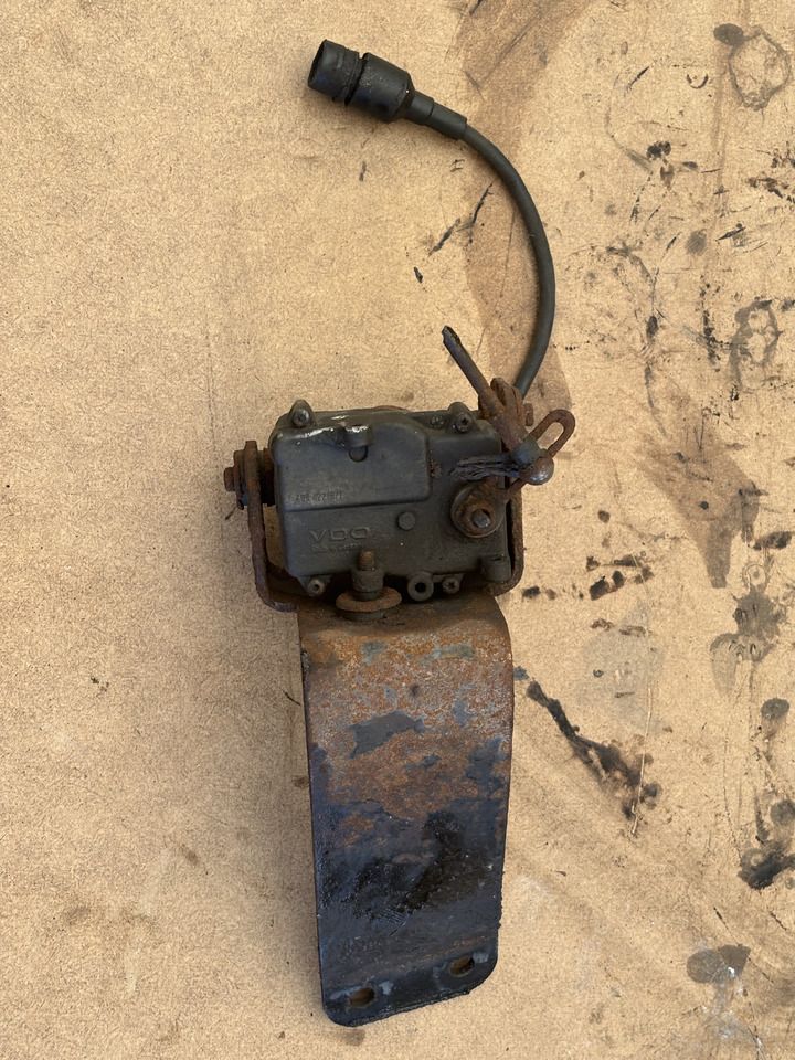 Cummins 8.3 6CT 6CTA 6CTAA Elektroniczny pedał gazu VDO 408.422/6/1 - 踏板:图2 Cummins 8.3 6CT 6CTA 6CTAA Elektroniczny pedał gazu VDO 408.422/6/1 - 踏板:图2