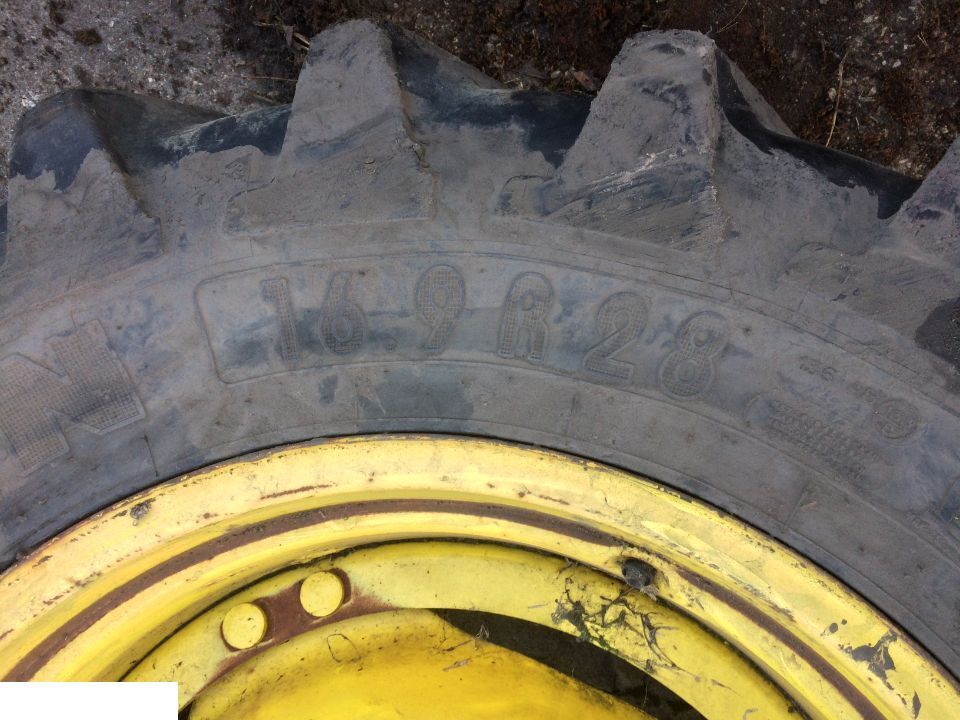 FELGA DW 16x28 John Deere , OPONA MICHELIN 16.9 R 28 - 车轮 适用于 农业机械:图2 FELGA DW 16x28 John Deere , OPONA MICHELIN 16.9 R 28 - 车轮 适用于 农业机械:图2