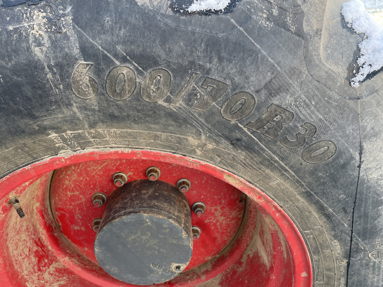 Fendt 828 Vario - opona 600/70R30 600/70/30 - 车轮 适用于 农业机械:图1 Fendt 828 Vario - opona 600/70R30 600/70/30 - 车轮 适用于 农业机械:图1